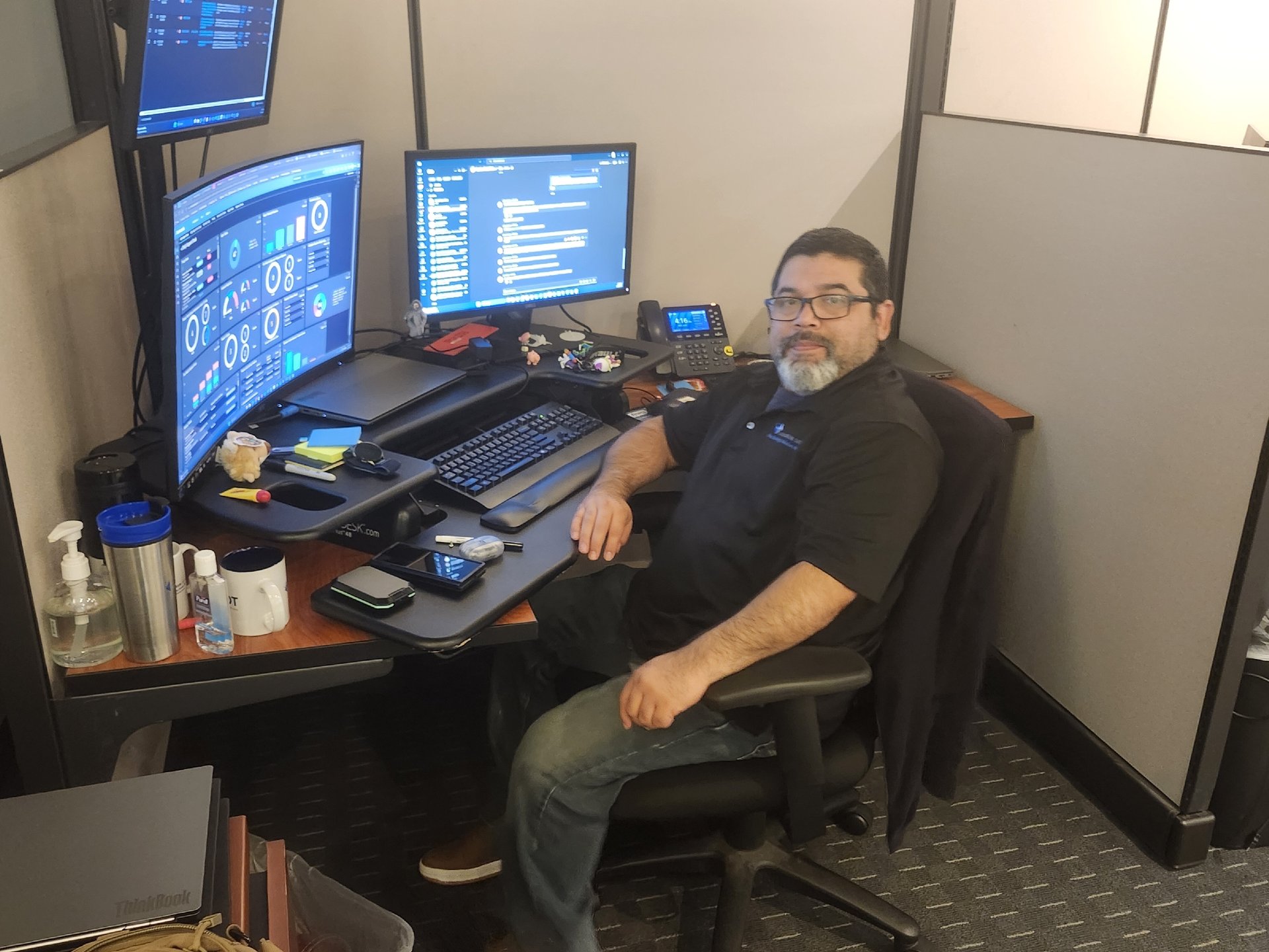 A friendly service desk technician in a Keller, Texas office ready for a support call to help you